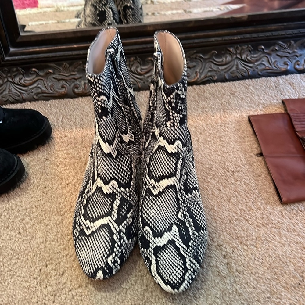 Snake skin bootie with side zip!